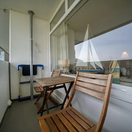 - Haus L, App 0l0606 *